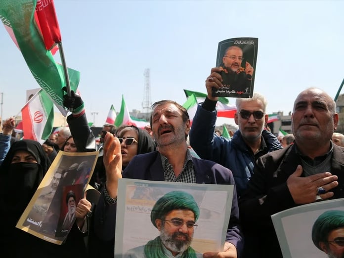 Saldırılarda hayatını kaybedenler için Tahran’da cenaze töreni