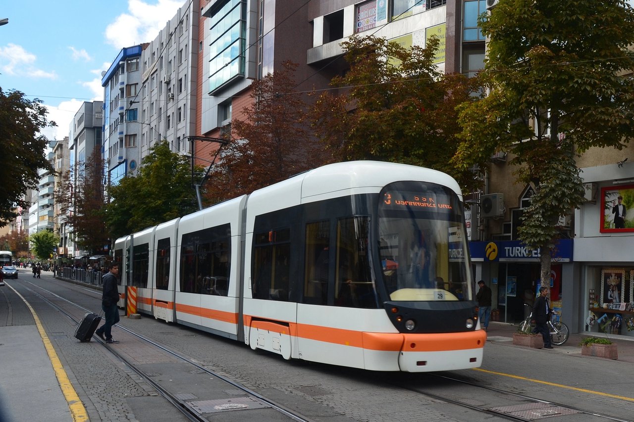 Tramvayda yer kavgası