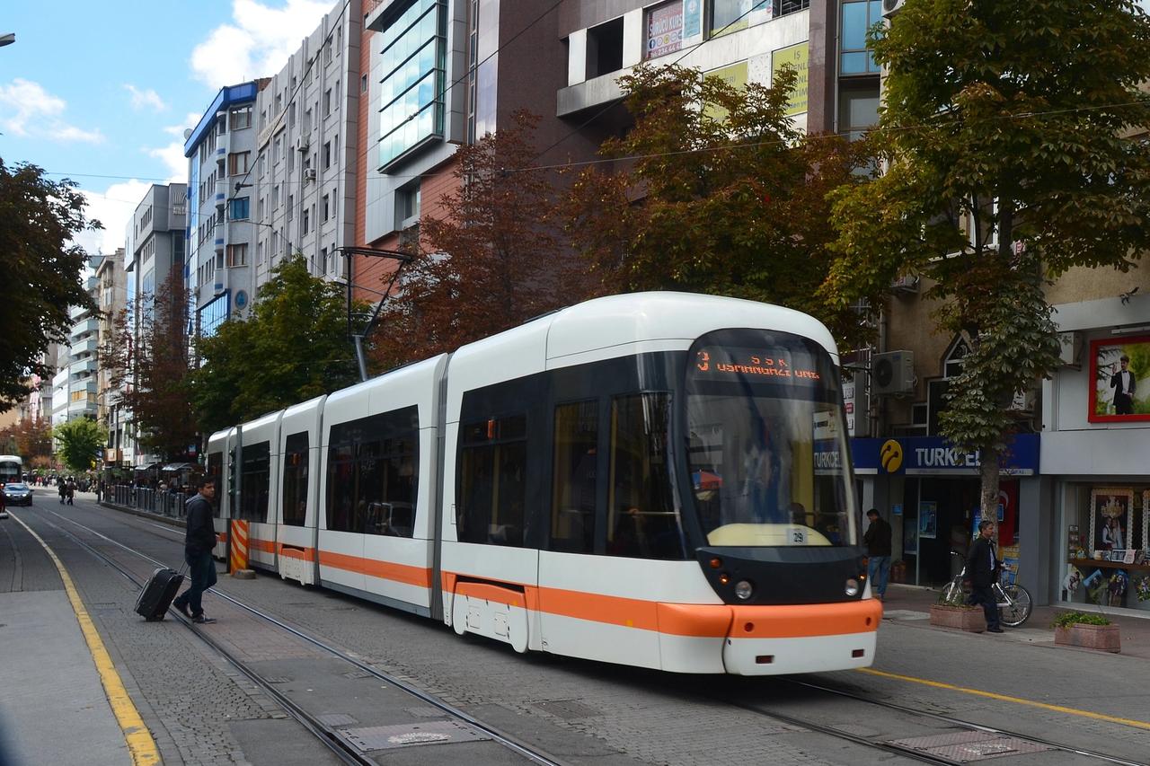 Tramvayda yolcular arasında tartışma çıktı
