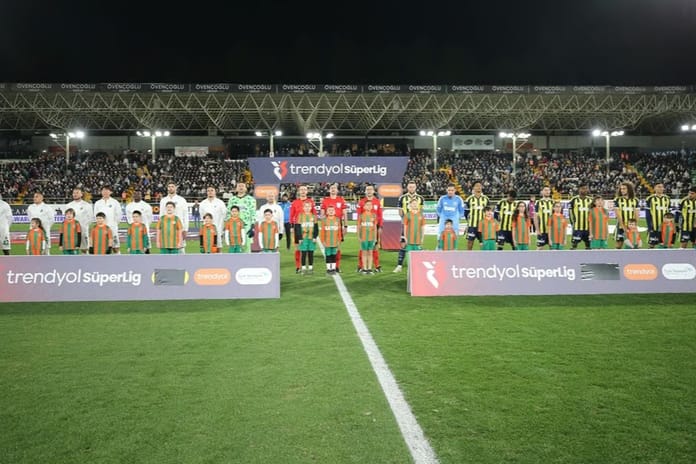 Süper Lig'de 18. hafta tamamlandı: Galatasaray evinde puan kaybetti, Fenerbahçe zirveye bir adım daha yaklaştı