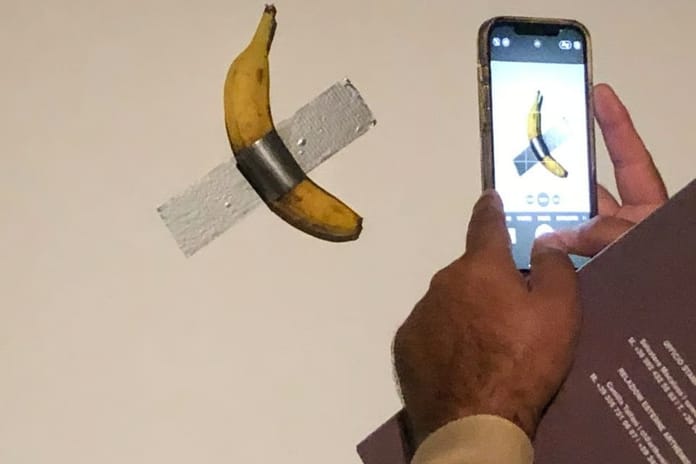 Cattelan'ın duvara bantlı muz eseri yine yendi: 6,2 milyon dolarlık eser gündemde