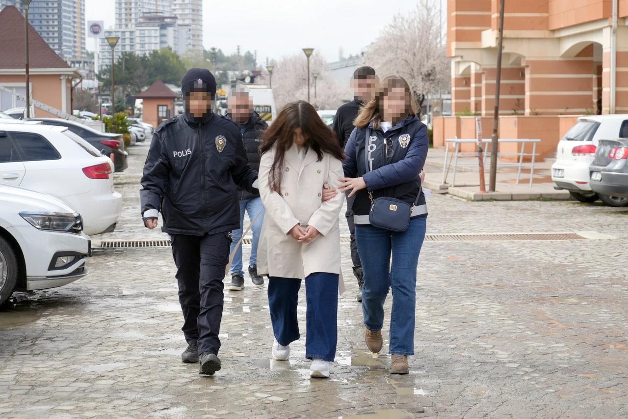 17 yaşındaki anne yeni doğan bebeğini çöpe attı