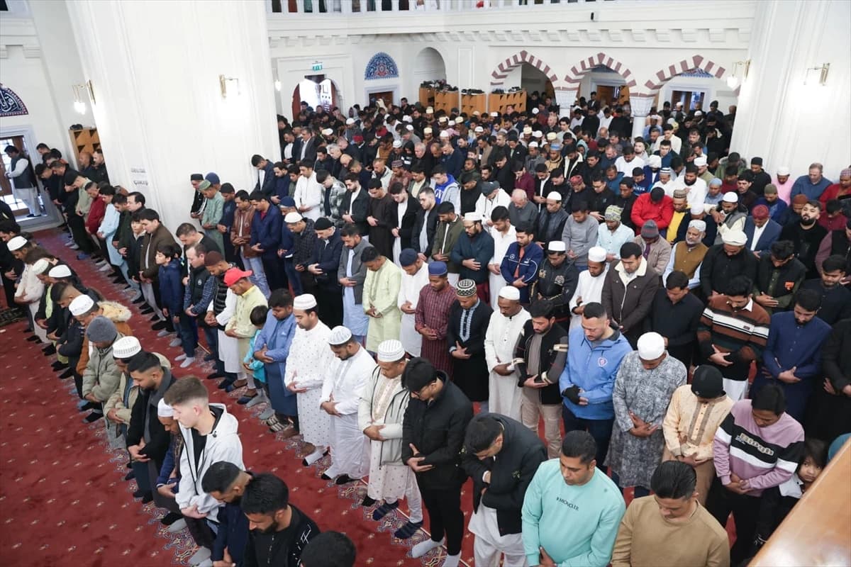 İslam Dünyası Ramazan Bayramı'nı kutluyor