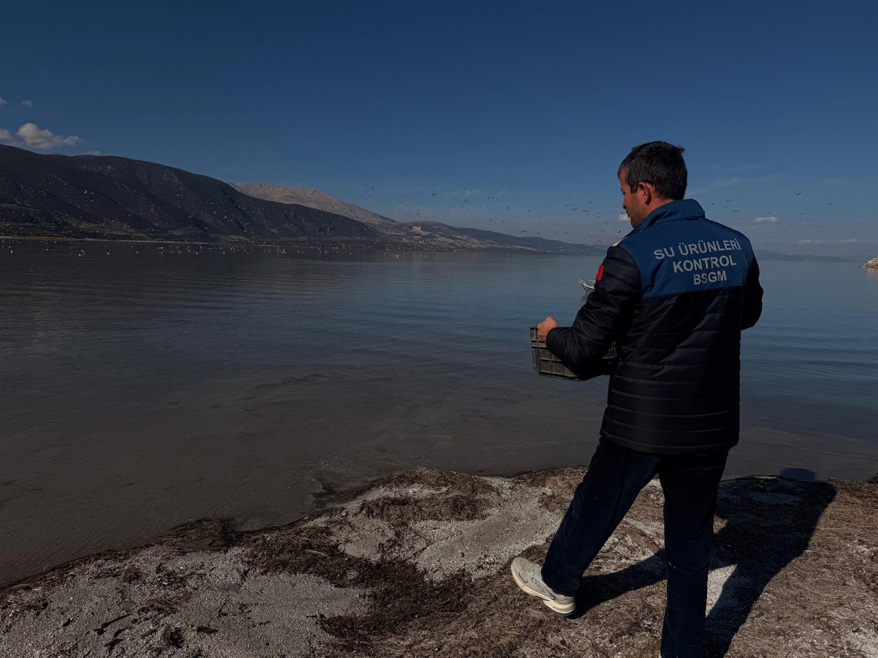 Eğirdir Gölü'nde belgesiz balık taşımacılığı