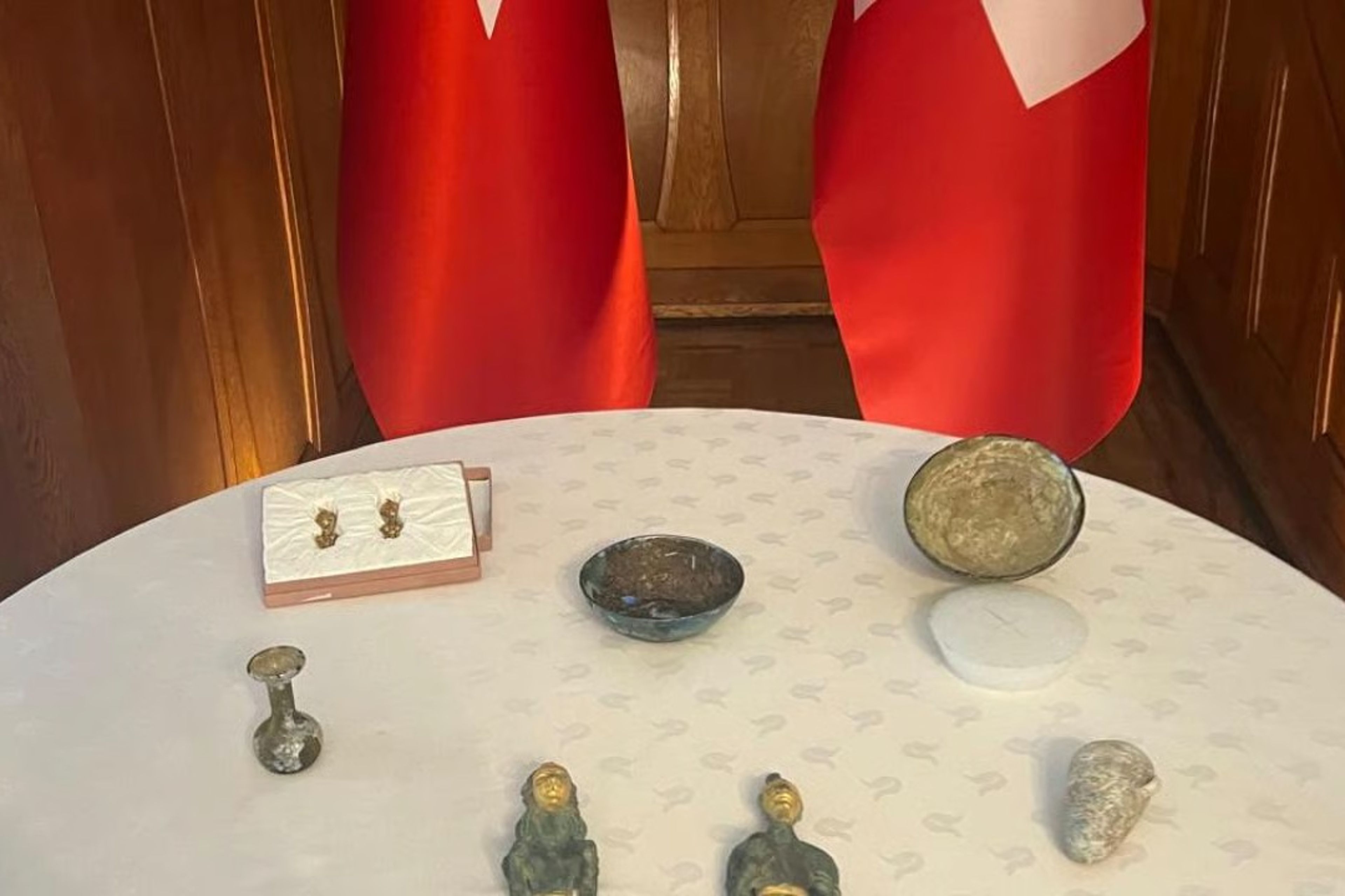 İsviçre 7 tarihi eseri Türkiye'ye iade etti