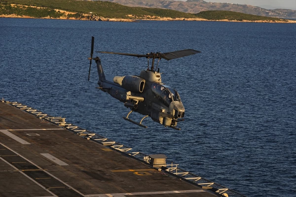  Bell AH-1W Super Cobra