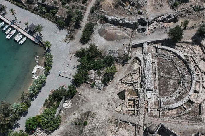 Mersin'deki Kelenderis Antik Kenti'nde Roma dönemine ait kale kapısı bulundu