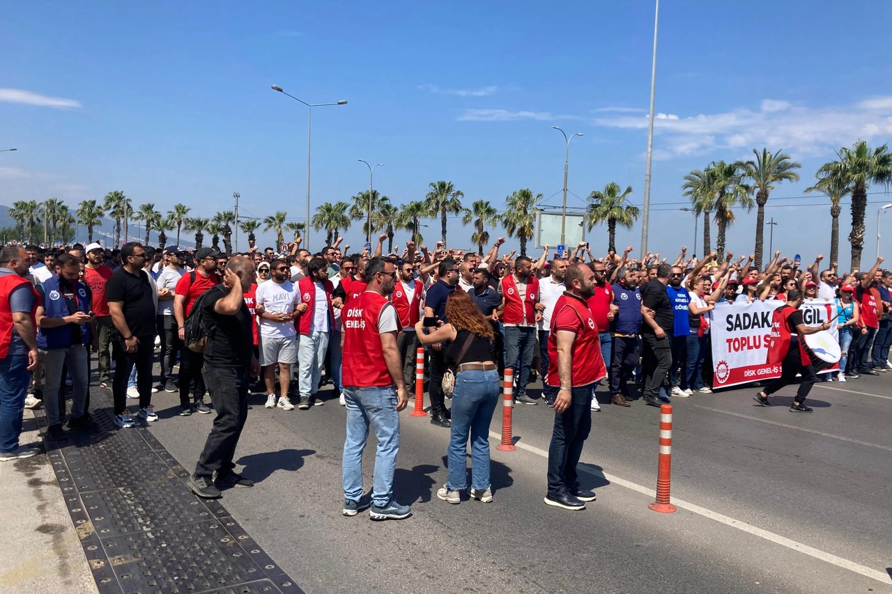 İzmir'de 23 bin belediye işçisi yürüdü