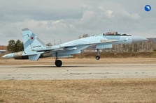 Rusya'ya yeni Su-35 savaş uçakları teslim edildi