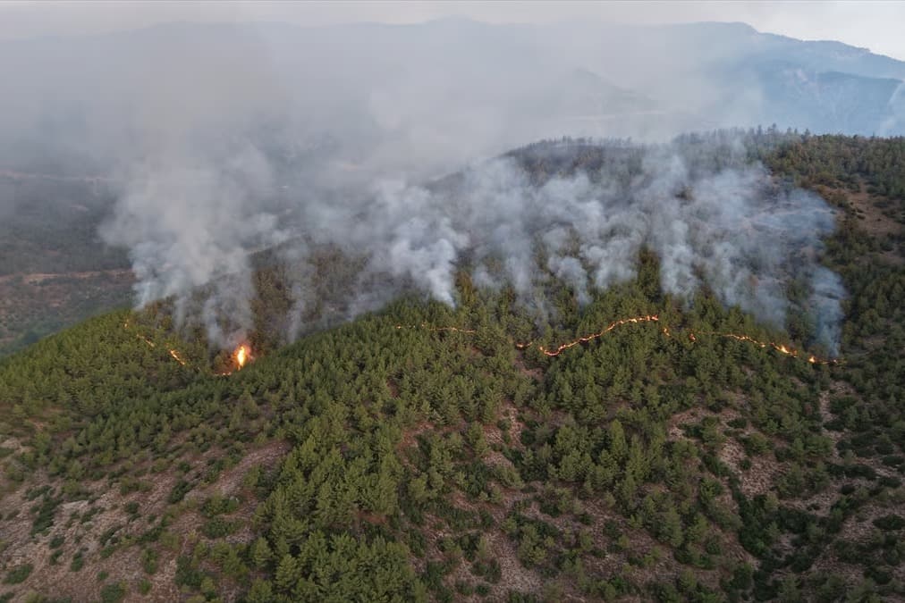 Hatay'da yangın sebebiyle 1115 kişi tahliye oldu