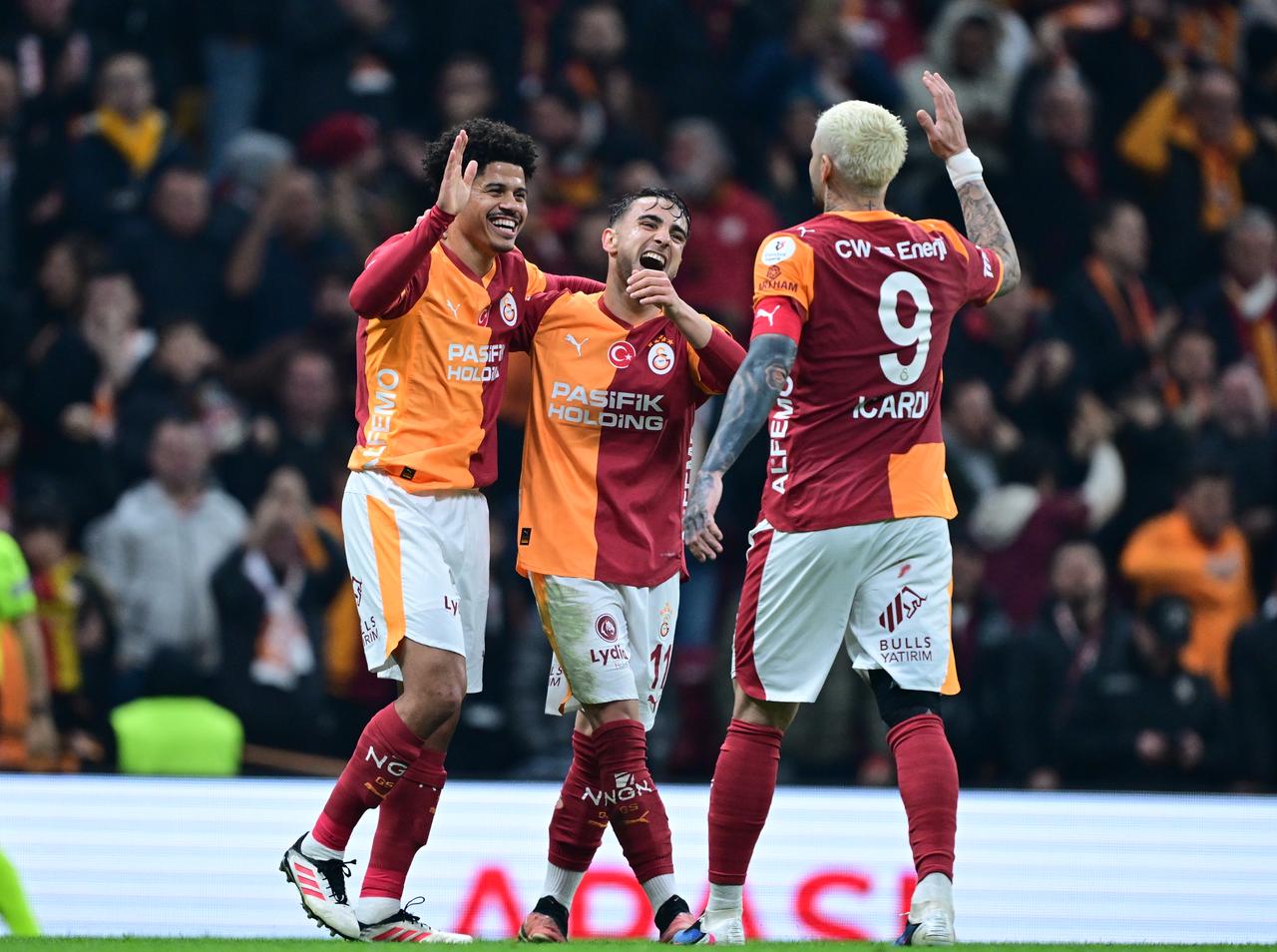 Galatasaray ilk yarıyı lider tamamladı, Icardi tarihe geçti