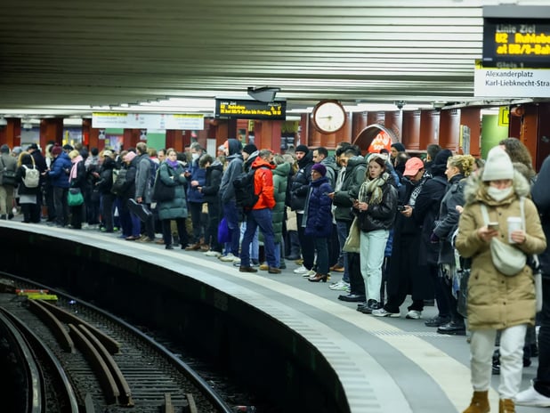 Almanya'da yeni grev dalgası: Toplu ulaşım durma noktasına geldi!