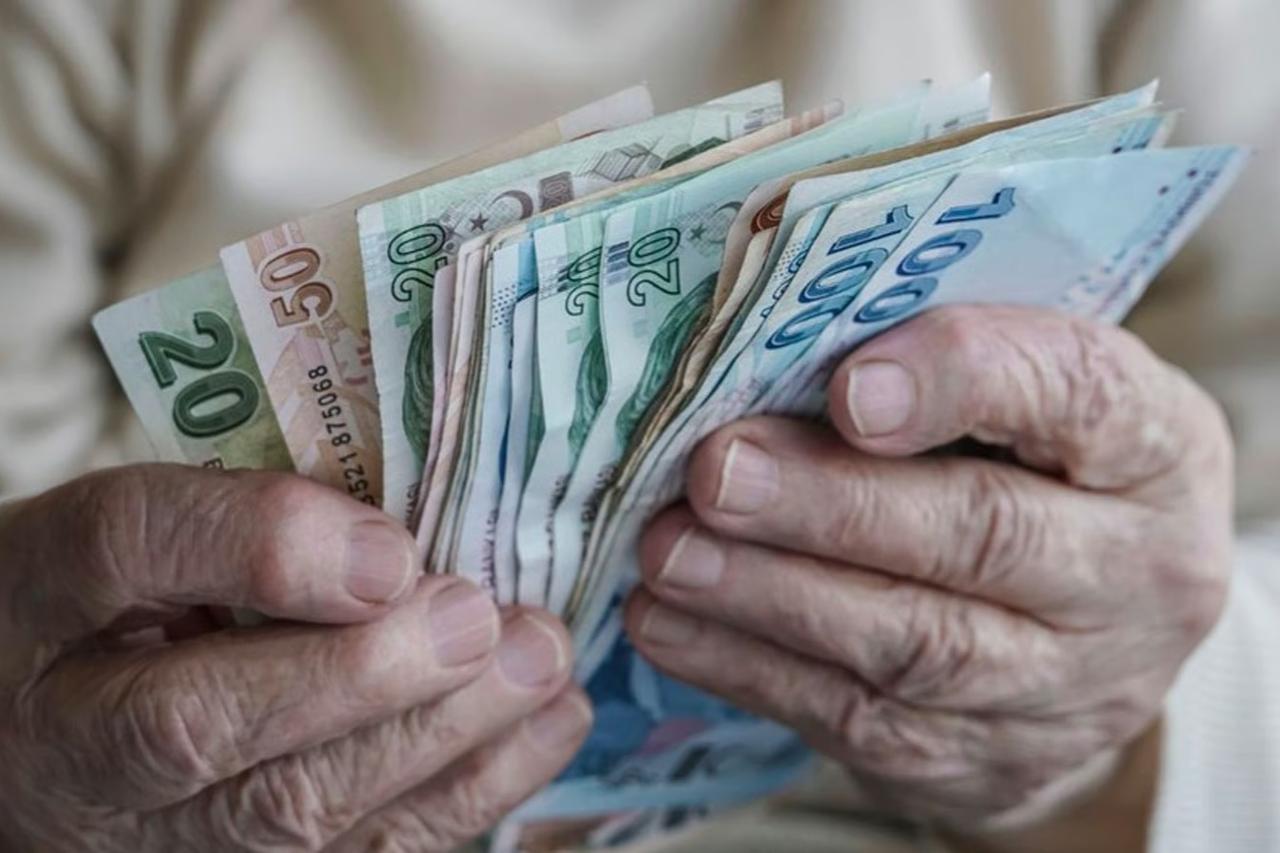 Emekliye bayram ikramiyeleri için tarih açıklandı