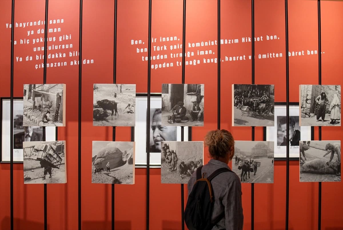 El yazmaları ve kişisel eşyalar sergileniyor