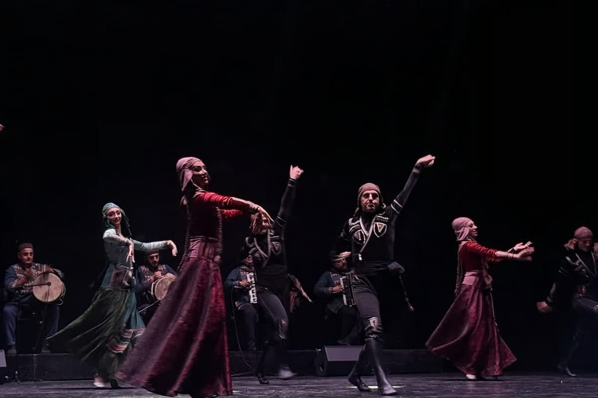 Bursa’da Kafkas rüzgârı: Chveneburebi Festivali renkli danslarla büyüledi