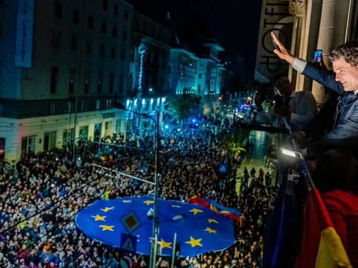Romanya’da cumhurbaşkanlığı seçimini bağımsız aday Dan kazandı