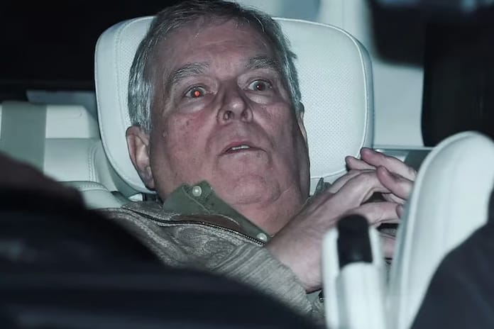 İngiltere Kralı Charles’ın kardeşi Andrew serbest bırakıldı