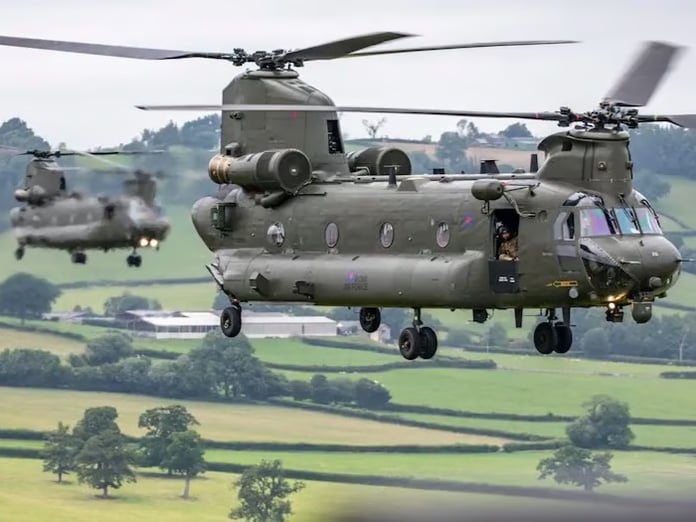 Birleşik Krallık Boeing UK ile Apache ve Chinook için 879 milyon sterlinlik anlaşma imzaladı