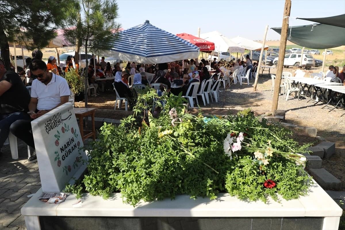 Diyarbakır'da 8 yaşındaki Narin Güran katledilişinin 2. yılında mezarı başında anıldı