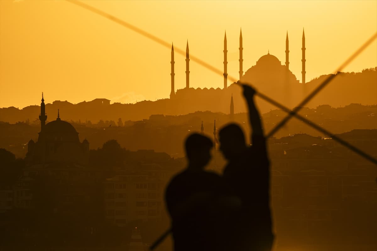 İstanbul'da gün doğumu büyüledi! Büyük Çamlıca Camii’nden eşsiz manzara