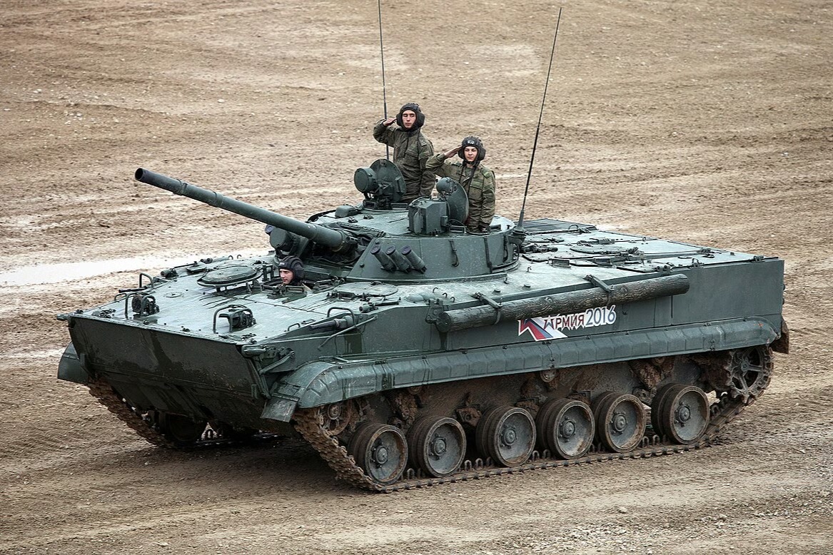Rusya, cephe için yeni BMP-3’leri sahaya sürüyor