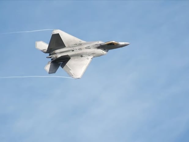 F-22, ilk kez görevde İHA komuta etti