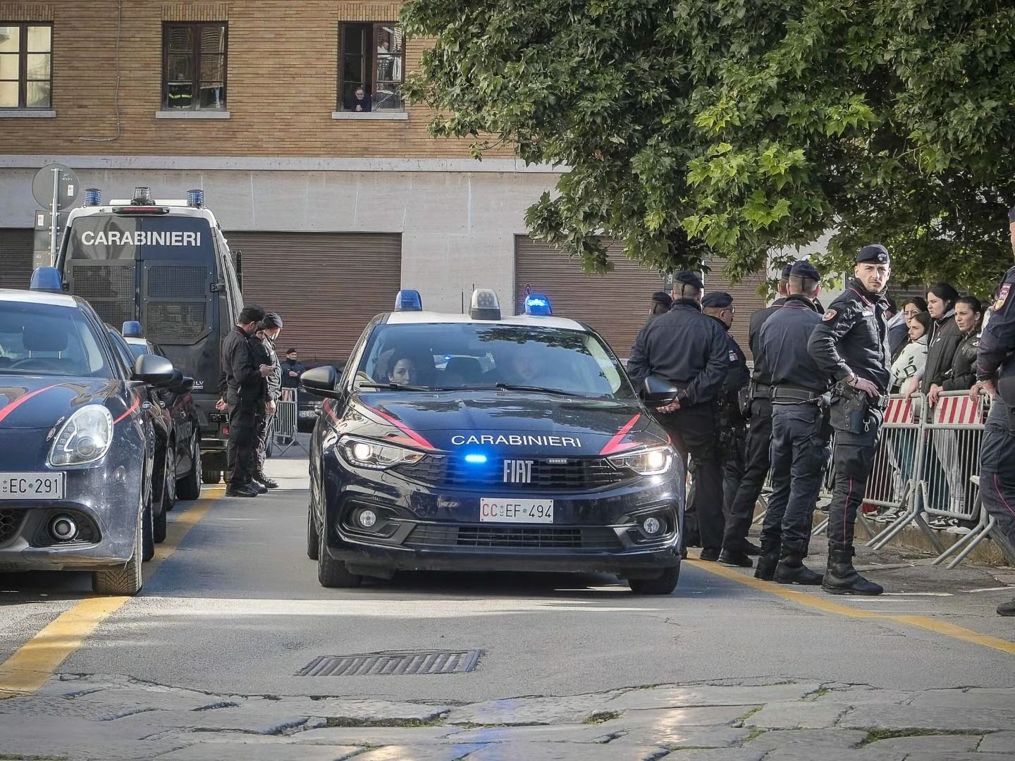İtalya'da silahlı çete zırhlı nakil aracına saldırı düzenledi