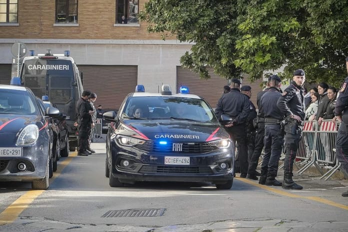 İtalya'da silahlı çete zırhlı nakil aracına saldırı düzenledi
