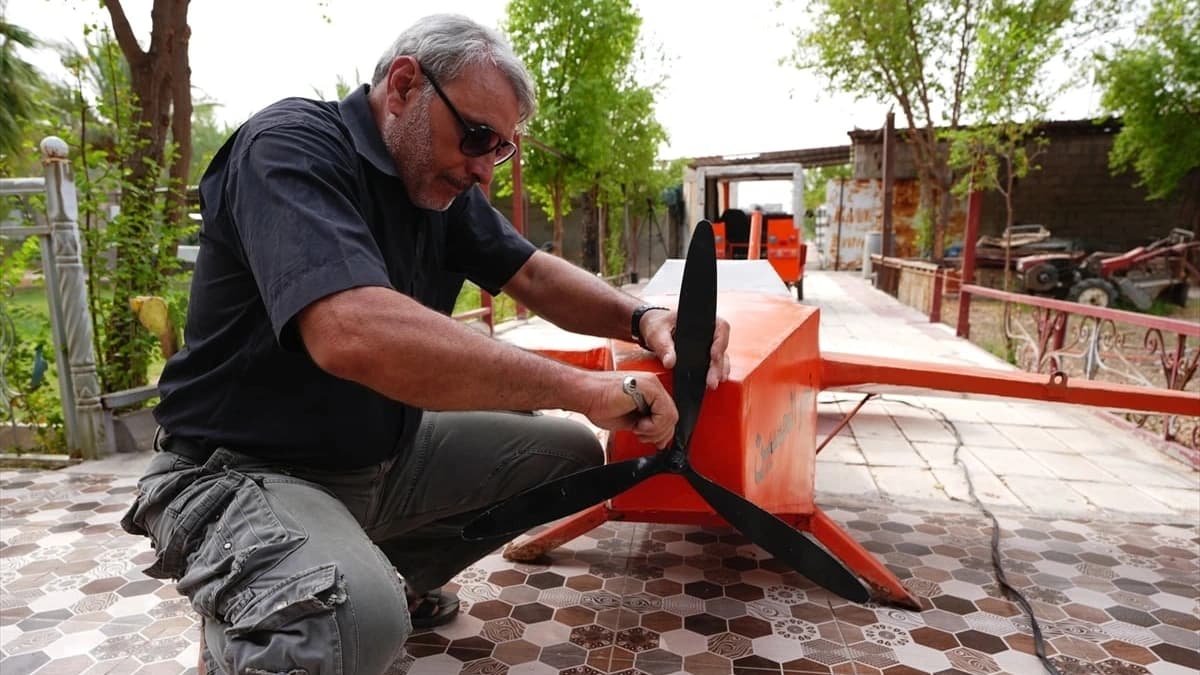 Iraklı mucit hurda demirleri uçak ve füze maketlerine dönüştürüyor