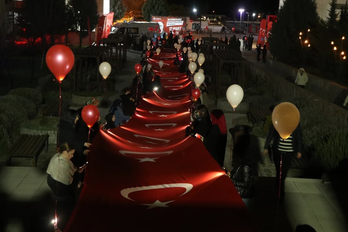 Çankırı'da İstiklal Marşı'nın 105. yılı dev Türk bayrağıyla kutlandı
