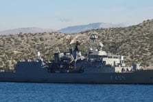 Yunan Donanması çalkalanıyor