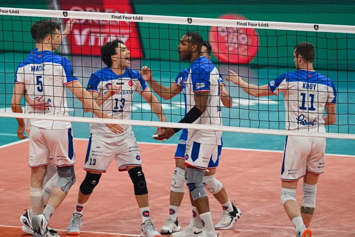 CEV Şampiyonlar Ligi'nde yarı finalde Perugia'ya 3-0 mağlup olan Halkbank, bronz madalya için sahaya çıkacak