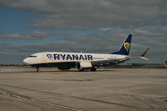 Ryanair Uçağı Almanya'da acil iniş yaptı: 9 Kişi türbülans nedeniyle yaralandı