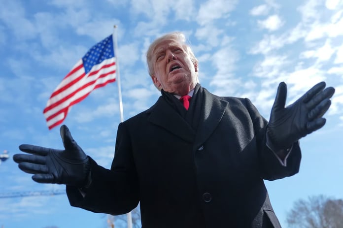 Trump: "İran'a yeni donanma yolda!"