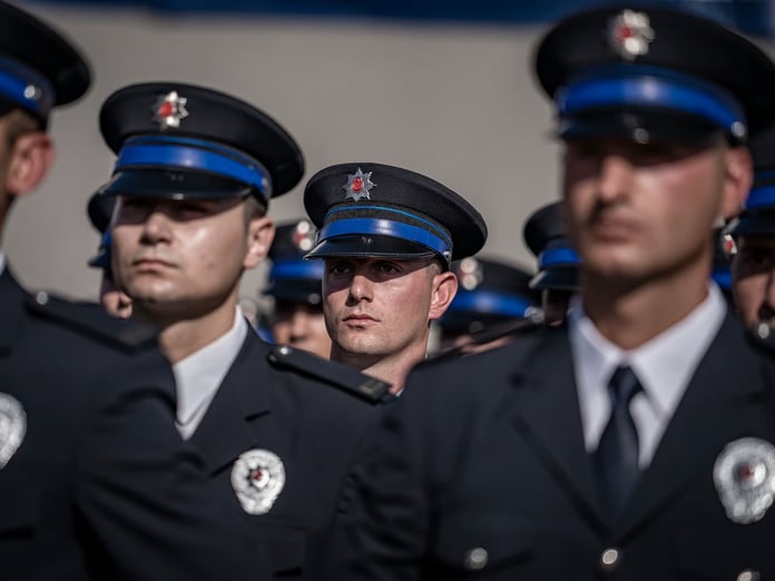 Polis ve bekçilere yeni dönem müjdesi! 12/36 çalışma düzenine geçiliyor