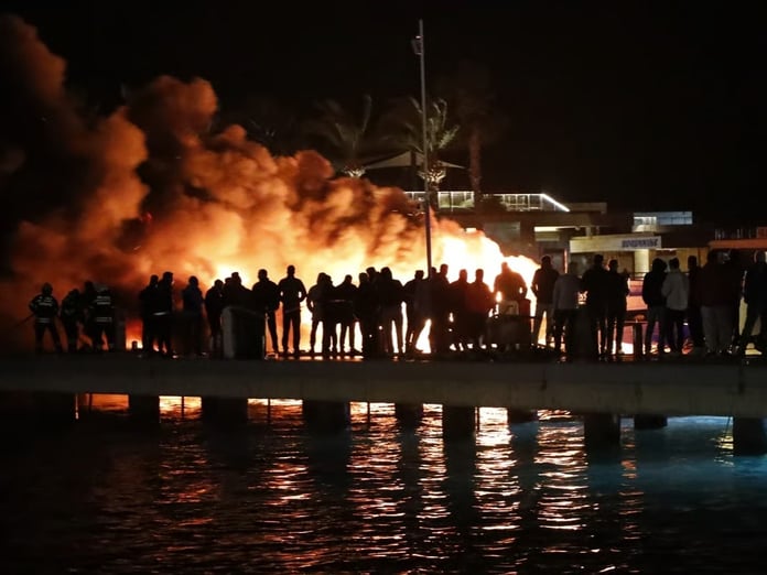 Bodrum Yalıkavak Marina'da yangın! Milyonluk tekneler alevlere teslim oldu 