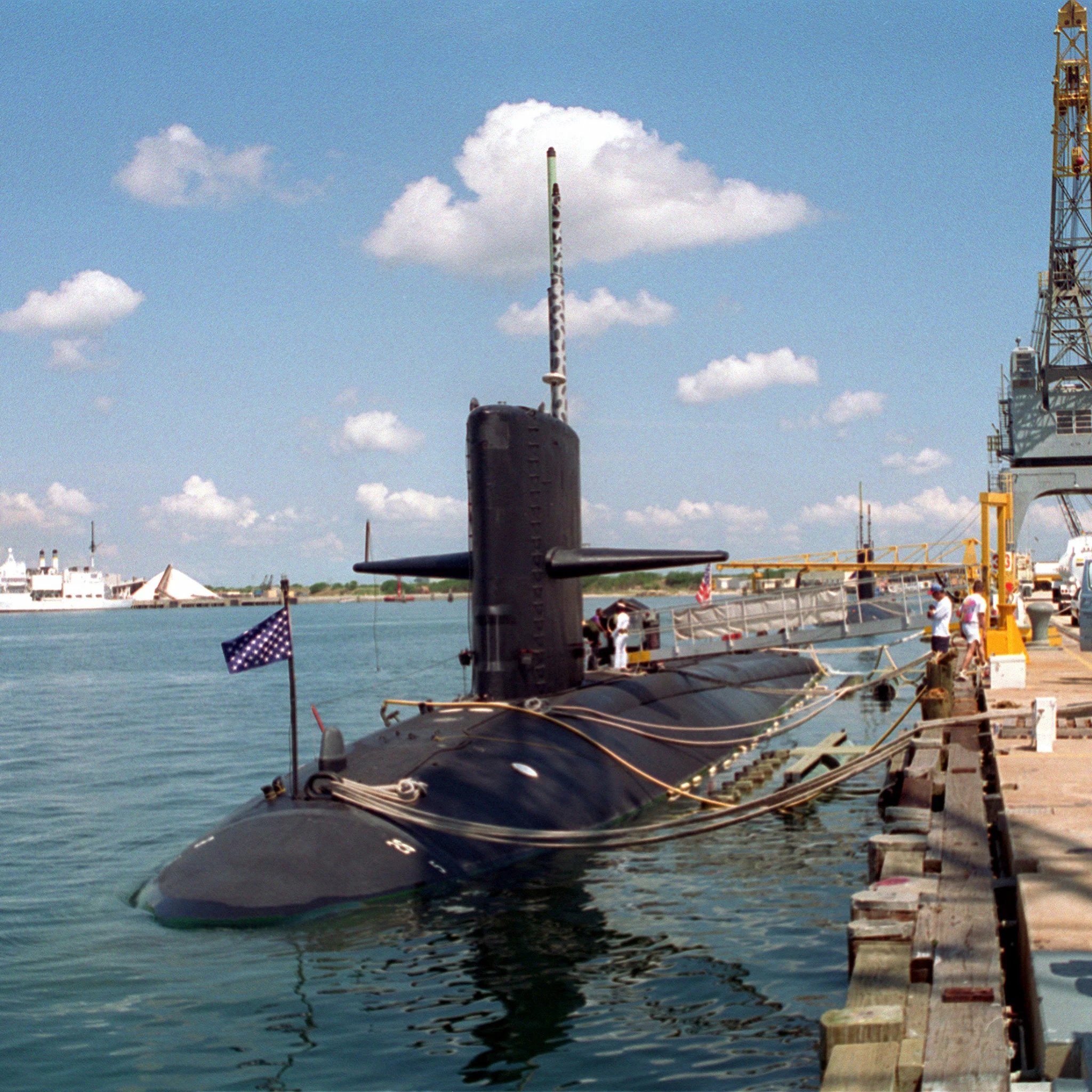 The nuclear-powered attack submarine USS Grayling on July 25, 1993.