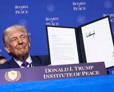 Trump'tan tüm ülkelere ek yüzde 10 gümrük vergisi kararı