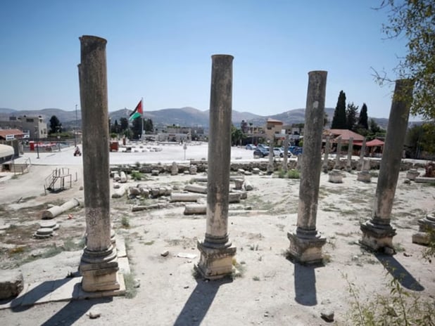 İsrail askerleri tarihi Ramallah'taki eserleri çaldı