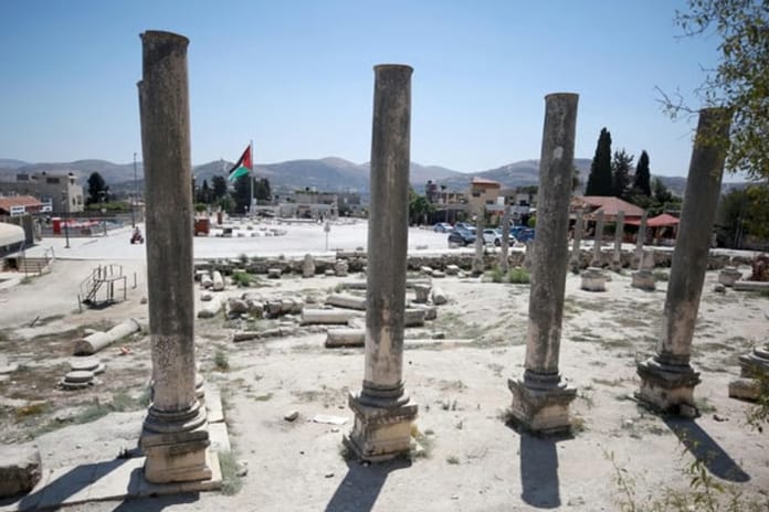 İsrail askerleri tarihi Ramallah'taki eserleri çaldı