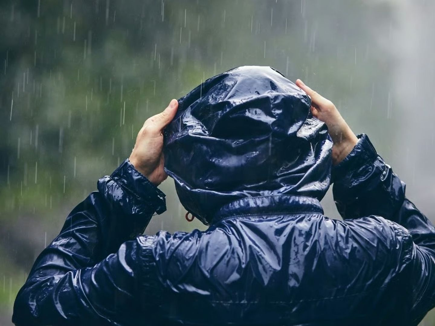 Meteoroloji ve AKOM'dan peş peşe sağanak ve sel uyarısı: Şemsiyeleri sakın bırakmayın!