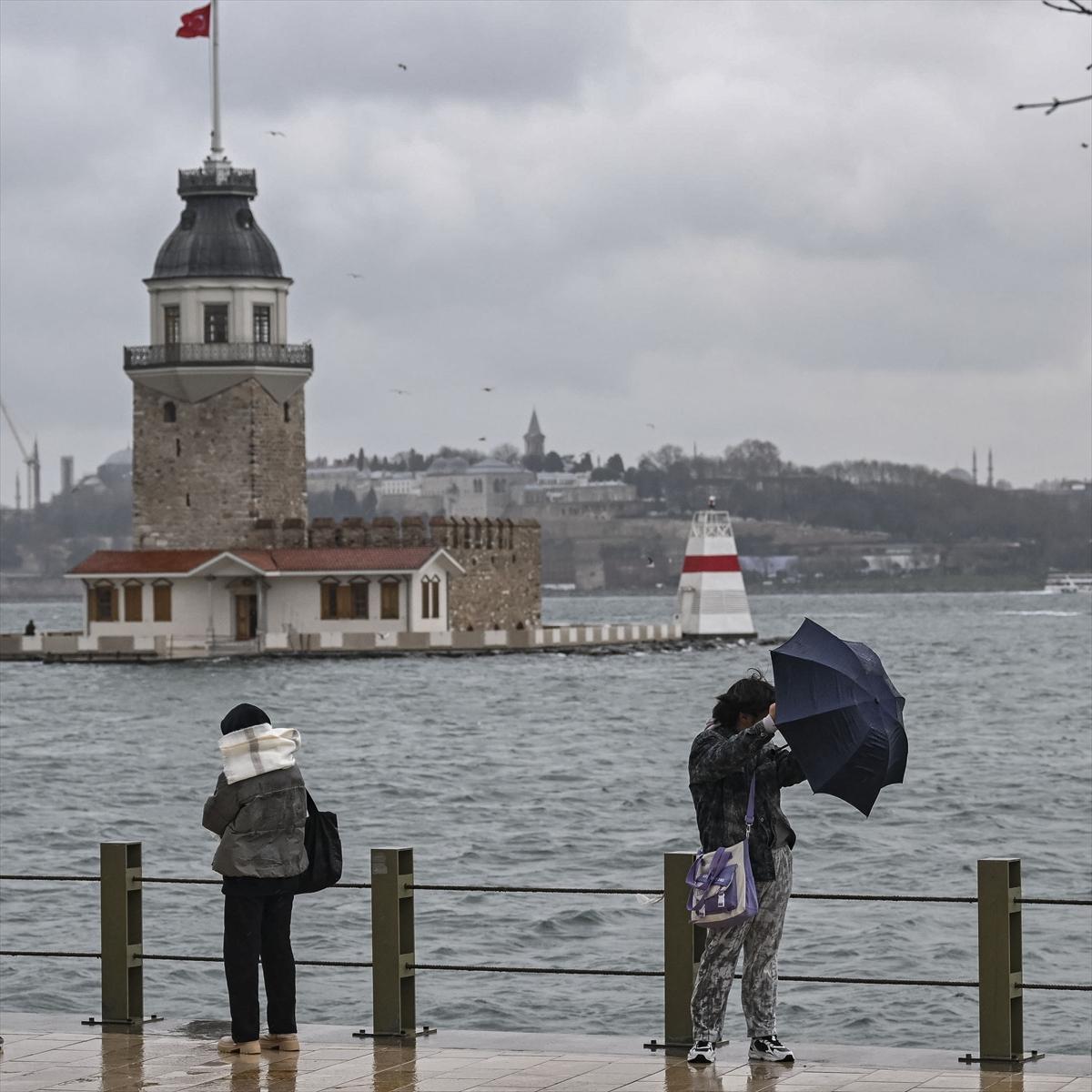 İstanbul’da sağanak ve fırtına etkili oldu