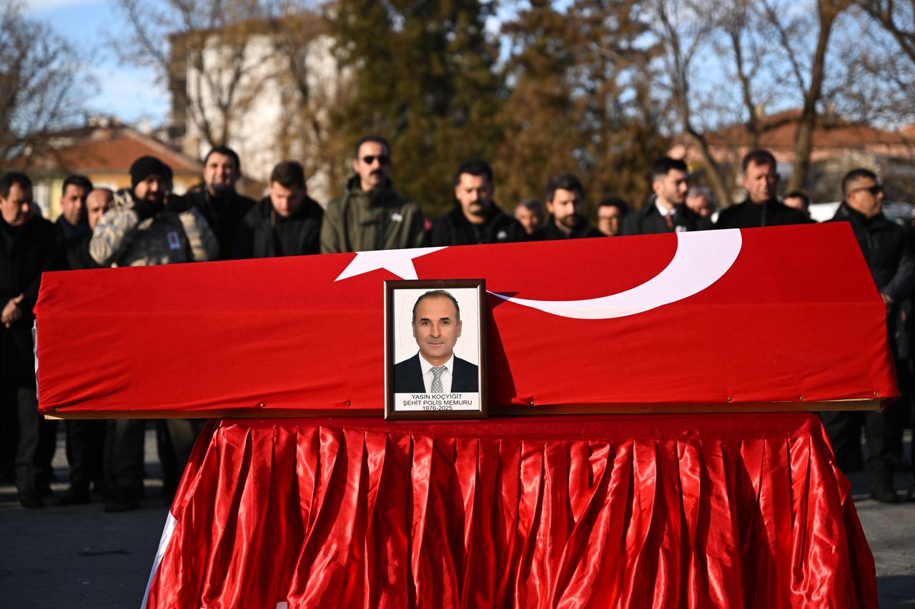 Şehitler son yolculuklarına uğurlandı: Gözyaşları sel oldu