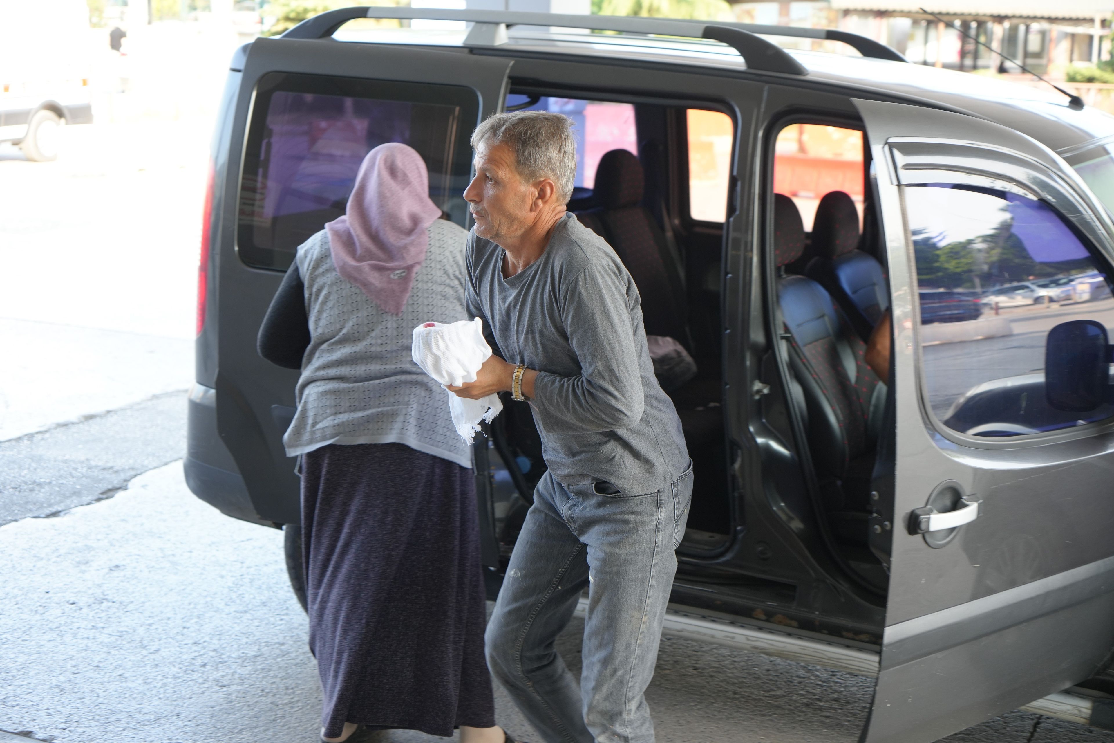 Kendini yaralayan kasaplar acil servislerin yolunu tuttu