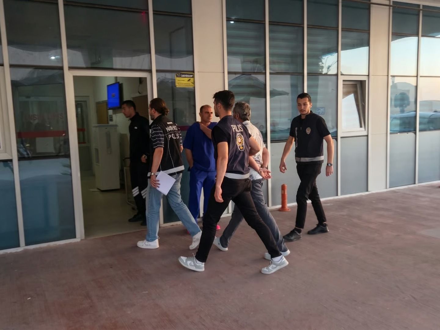 Bursa merkezli narkotik operasyonu: 4 ilde 45 adrese helikopterli baskın yapıldı! 