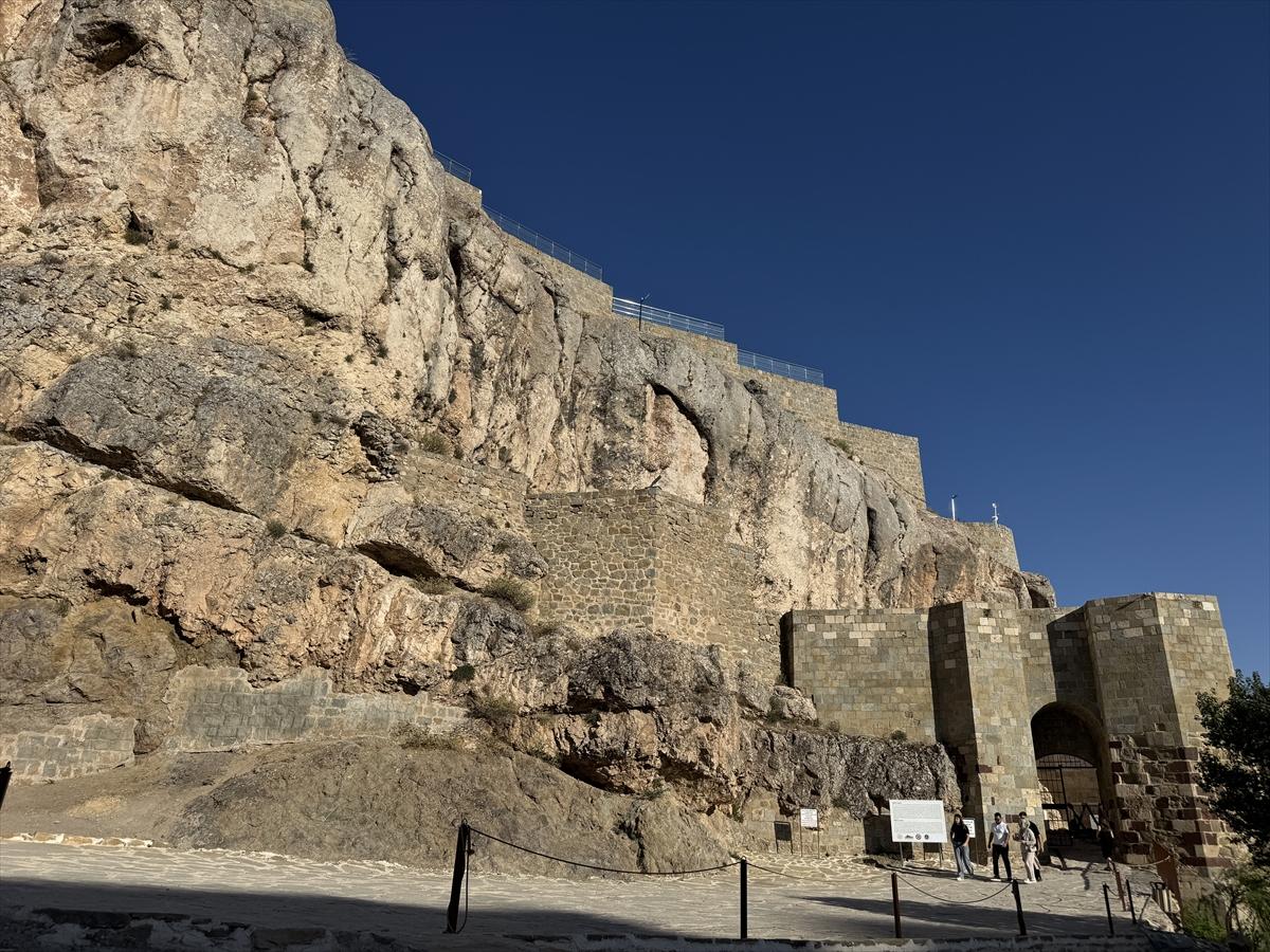 Harput Kalesi'ndeki Roma Dönemine ait gizli geçidin restorasyonu tamamlandı