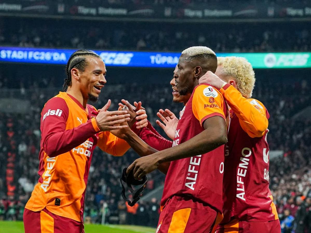 Derbi düğümünü Osimhen çözdü