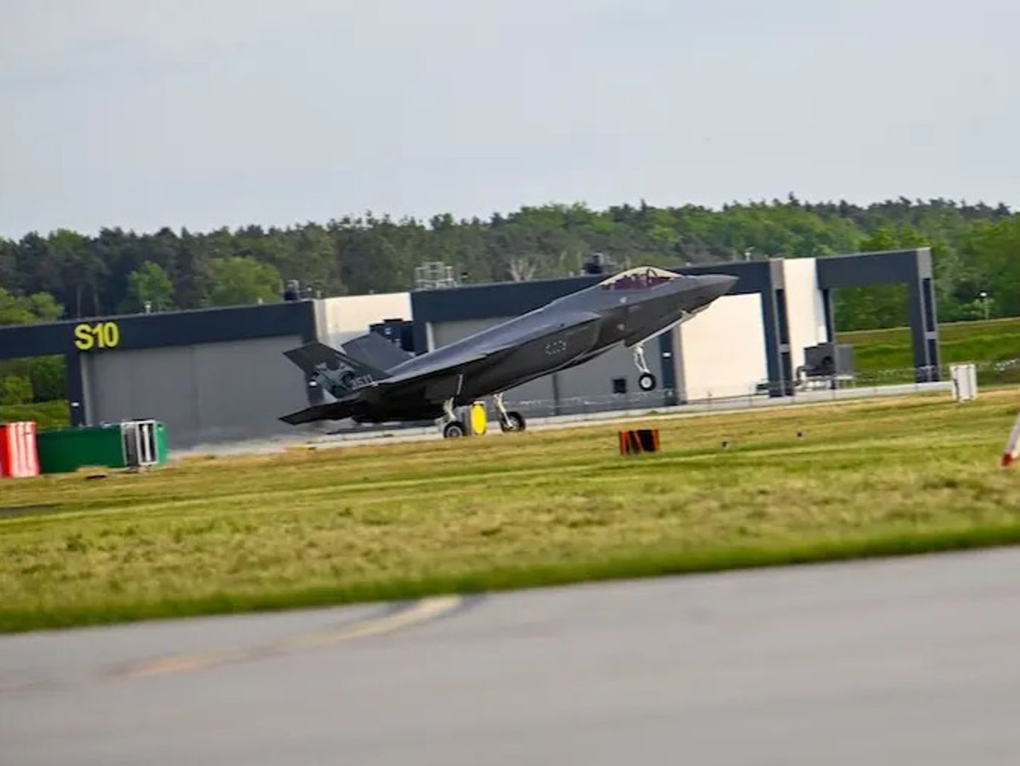 Polonya ilk F-35A Husarz savaş uçaklarını teslim aldı