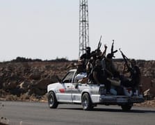 Süveyda'da yasadışı silahlı gruplardan saldırı