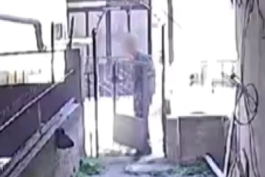 Gün ortasında kapı hırsızlığı